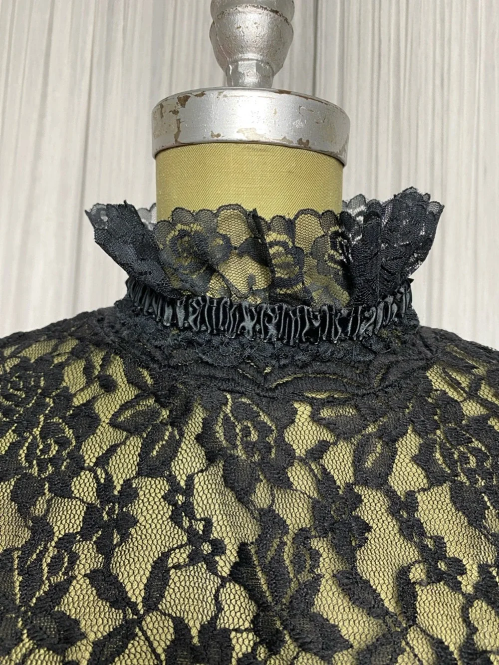 Contemporaine for Simons Black Floral Lace Stretchy Mock Neck Women's Top 2XL - Picture 3 of 8